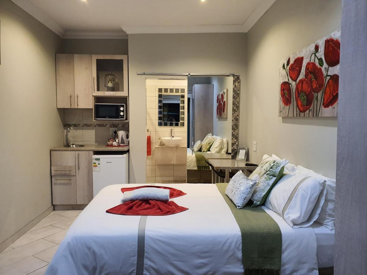 Hotel Chic Breeze Bloemfontein Exterior foto