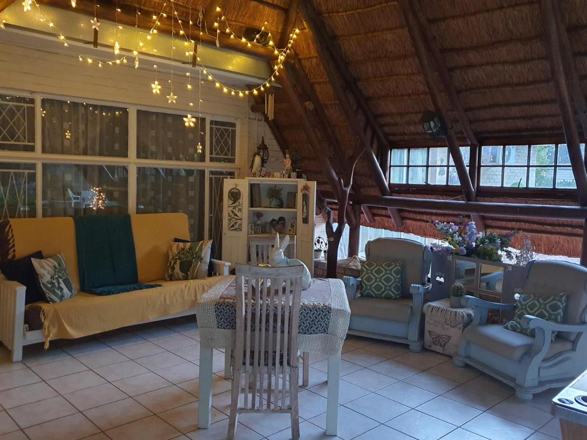Hotel Chic Breeze Bloemfontein Exterior foto