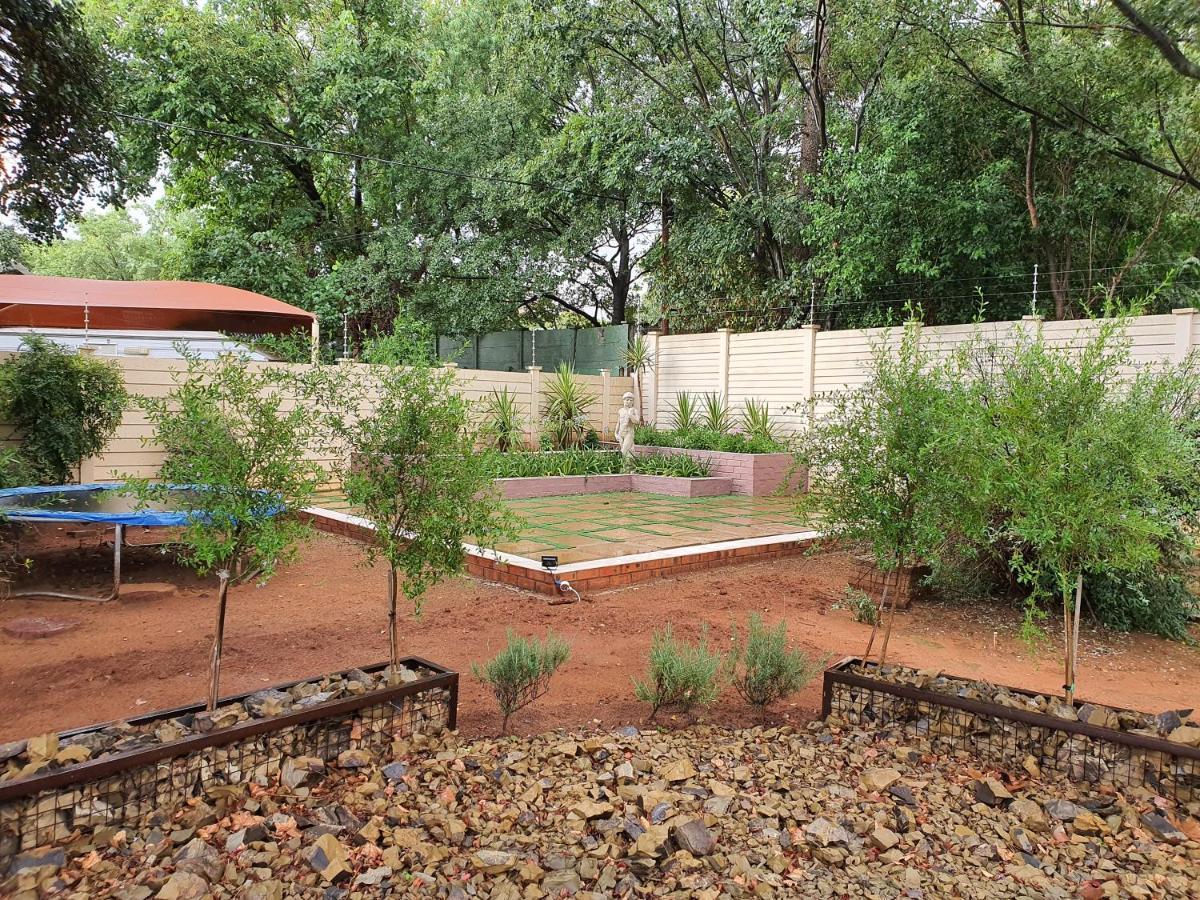 Hotel Chic Breeze Bloemfontein Exterior foto