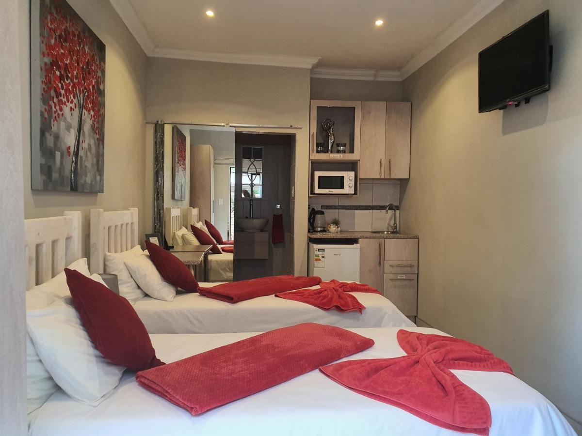 Hotel Chic Breeze Bloemfontein Exterior foto