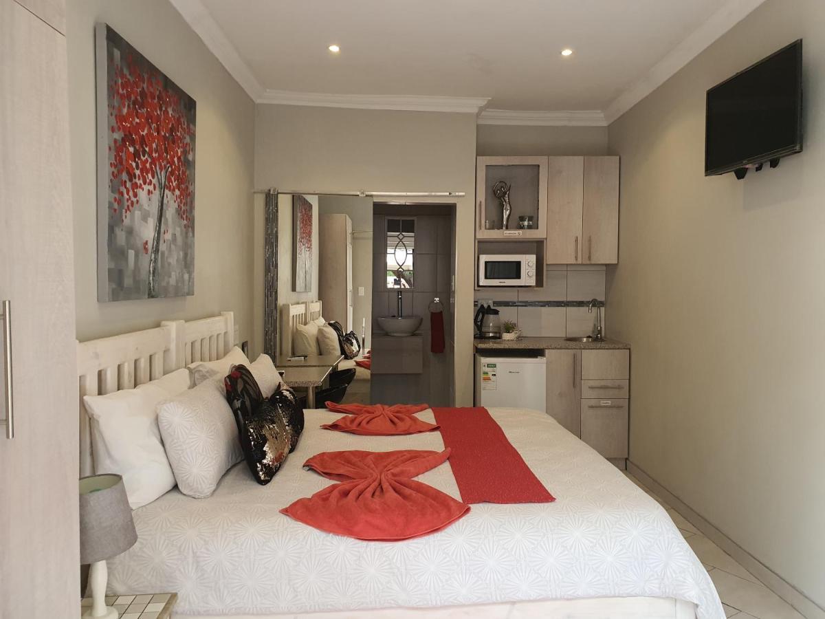 Hotel Chic Breeze Bloemfontein Exterior foto